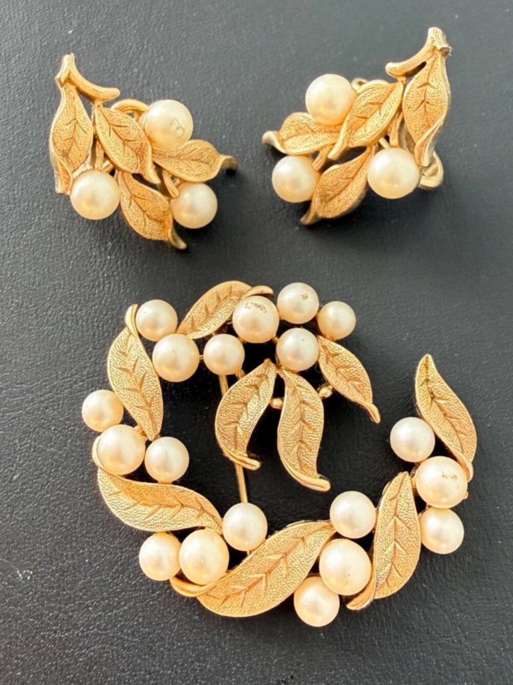 Vintage Trifari Brooch Earrings Set Faux Pearl Leaf Wreath Gold Tone 1.25 inches